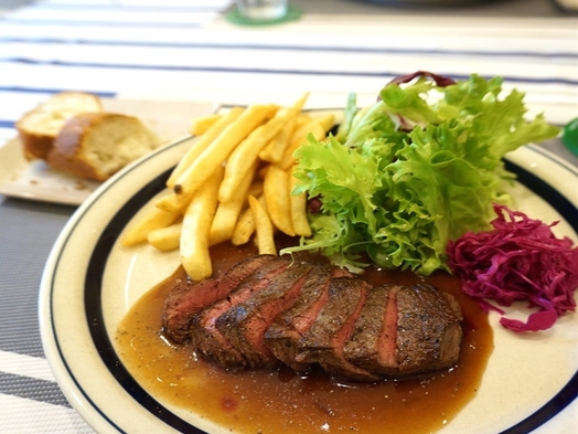 ■食感■【食事付一棟貸し】地元ビストロマルカッサンの稲葉山メルヘン牛コース付